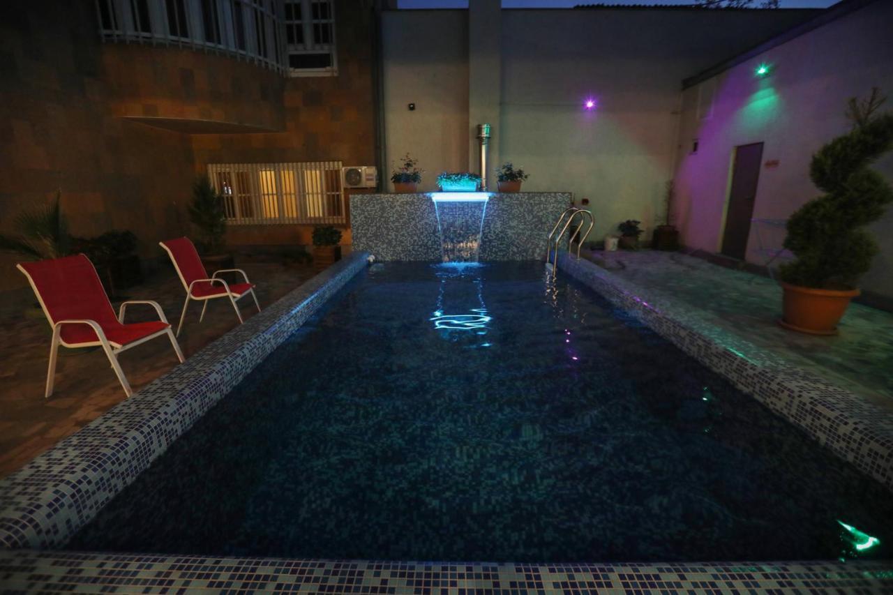 Alba Hotel Jerevan Exteriör bild