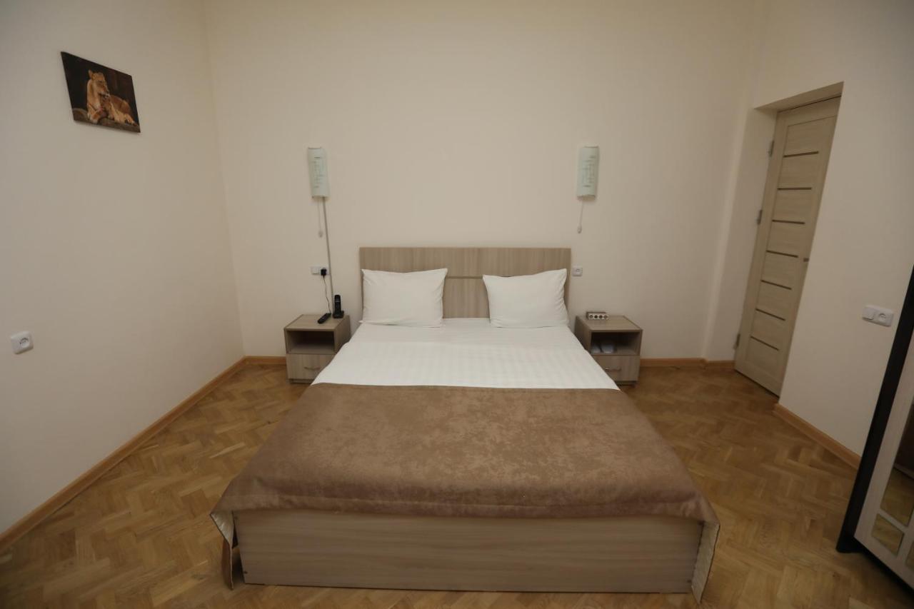 Alba Hotel Jerevan Exteriör bild