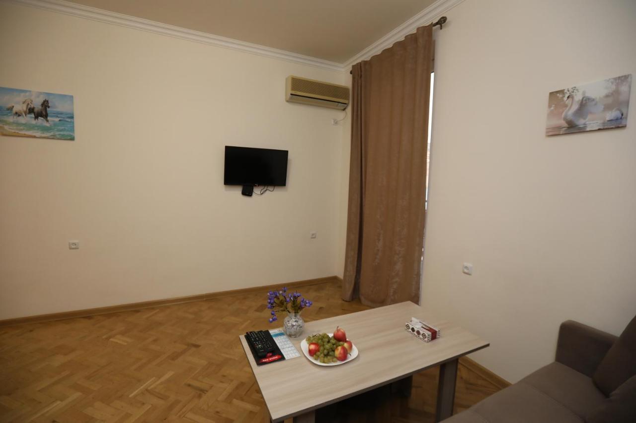 Alba Hotel Jerevan Exteriör bild