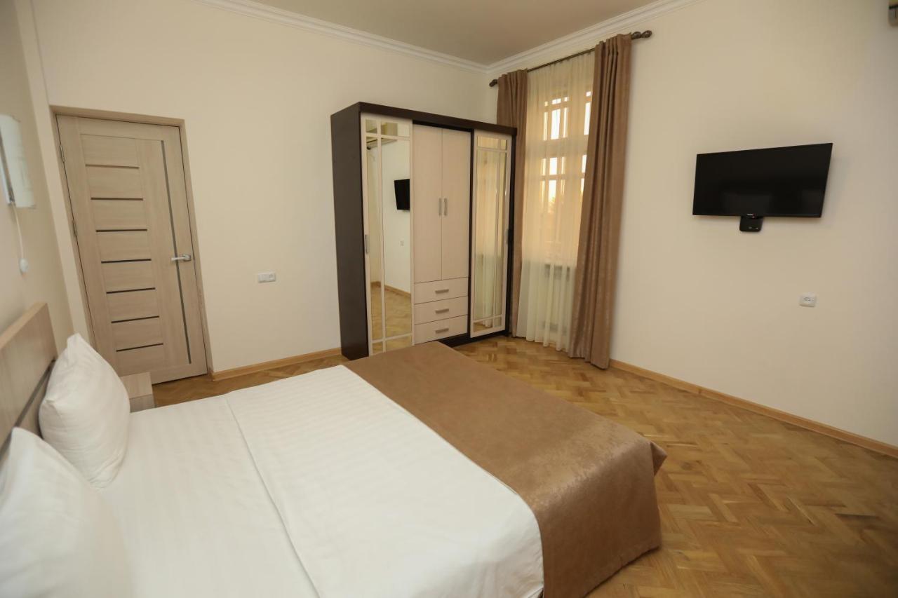 Alba Hotel Jerevan Exteriör bild